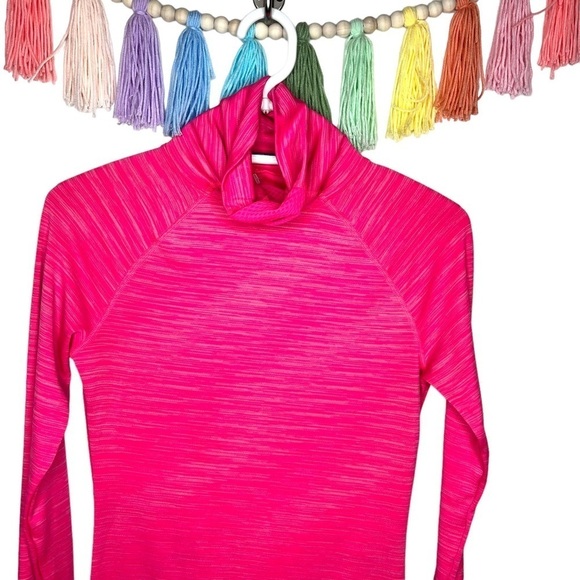 Under Armour Long Sleeve Hot Pink Turtle Neck Fitted Athletic Shirt Size Medium - Picture 3 of 14